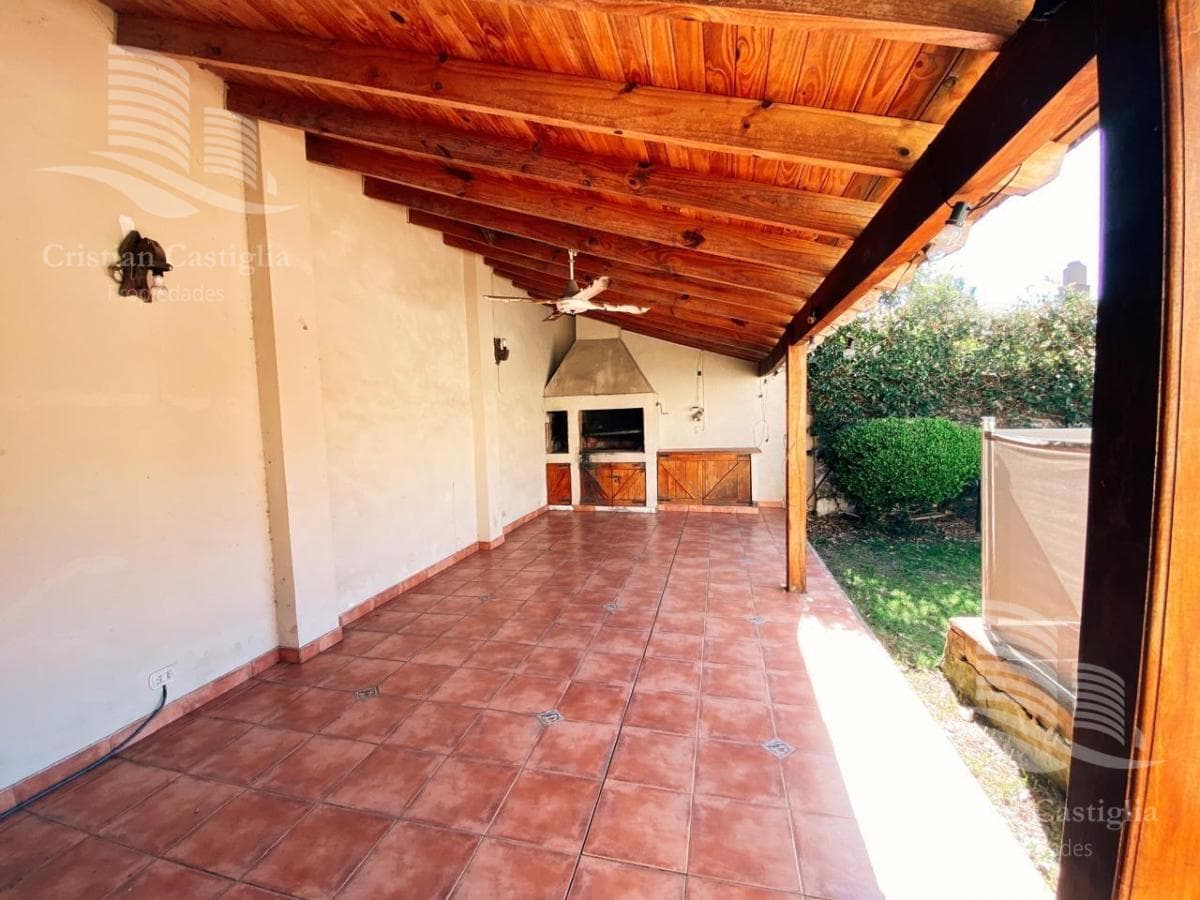 6-Room House with 2 Parking Spaces for Sale in Boulogne