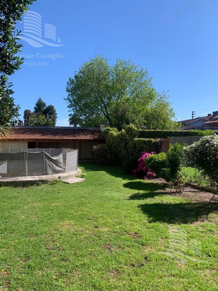 6-Room House with 2 Parking Spaces for Sale in Boulogne
