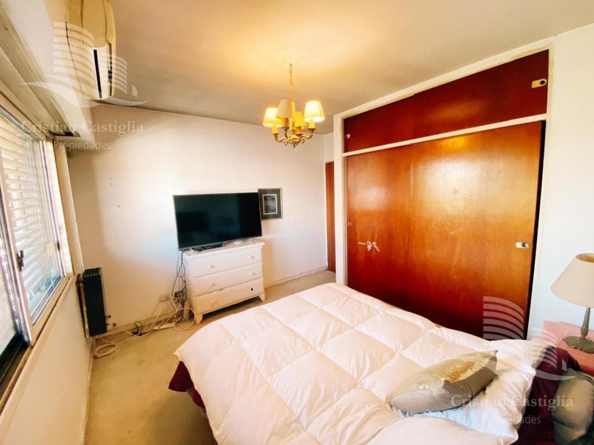 6-Room House with 2 Parking Spaces for Sale in Boulogne