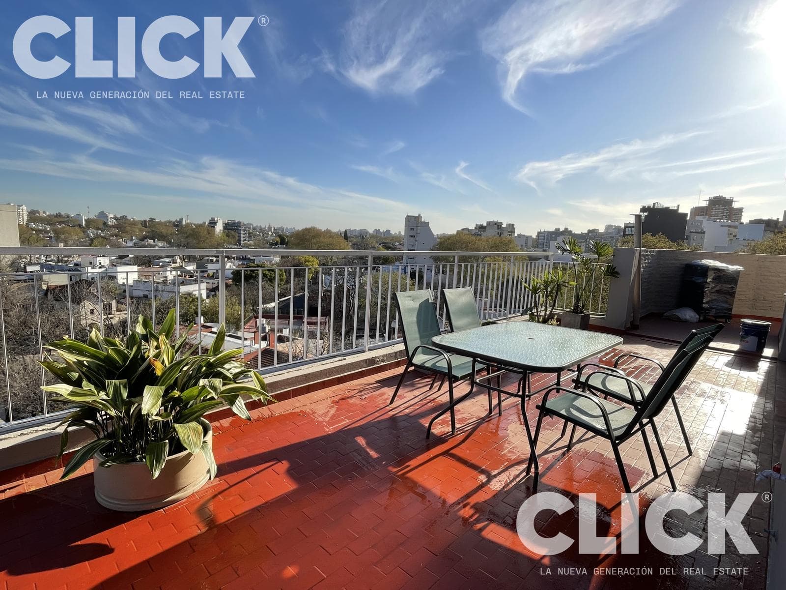 FOR SALE - 4-ROOM APARTMENT WITH A TERRACE-STYLE BALCONY AND PANORAMIC VIEW - PARQUE CHAS