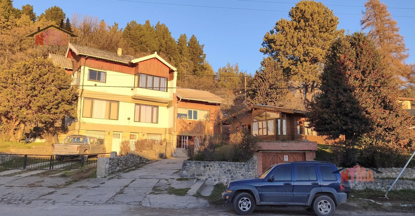House plus 2 apartments on Av. Bustillo, km 7.5—Bariloche