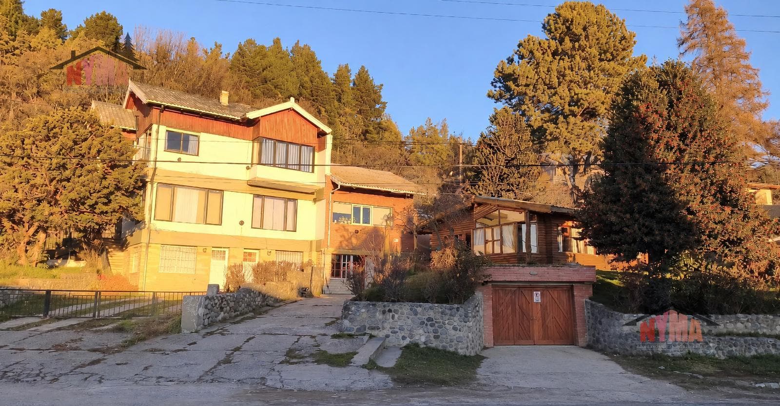 House plus 2 apartments on Av. Bustillo, km 7.5—Bariloche
