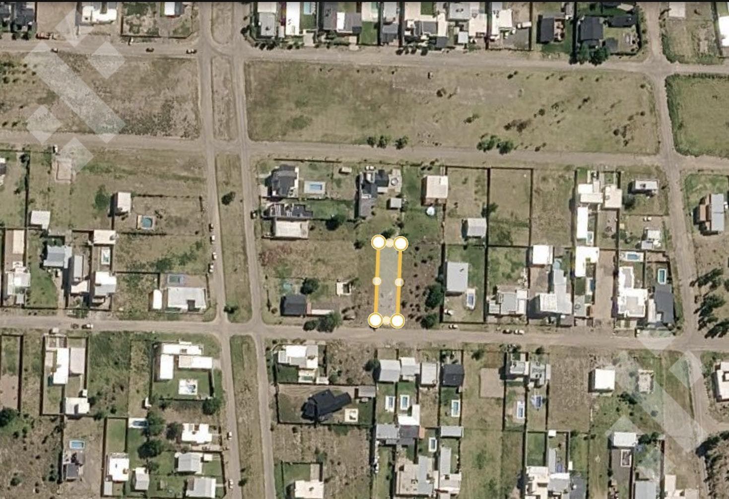 LAND FOR SALE: 500 m² - PIEDRAS BLANCAS NEIGHBORHOOD, FERNANDEZ ORO.