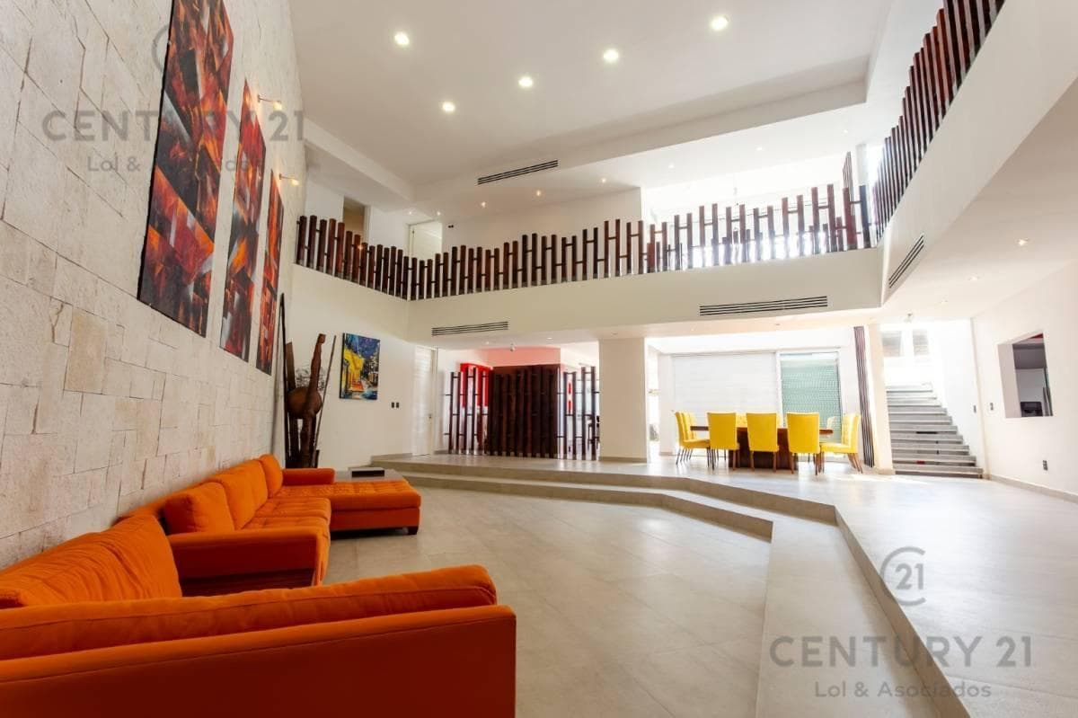 Home for sale in Club Residencial La Cima, overlooking the bay