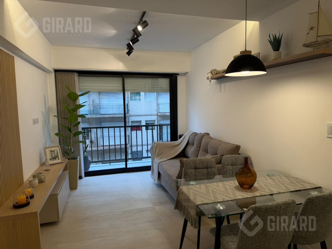 2-room apartment for sale in the downtown area. Renovated and furnished