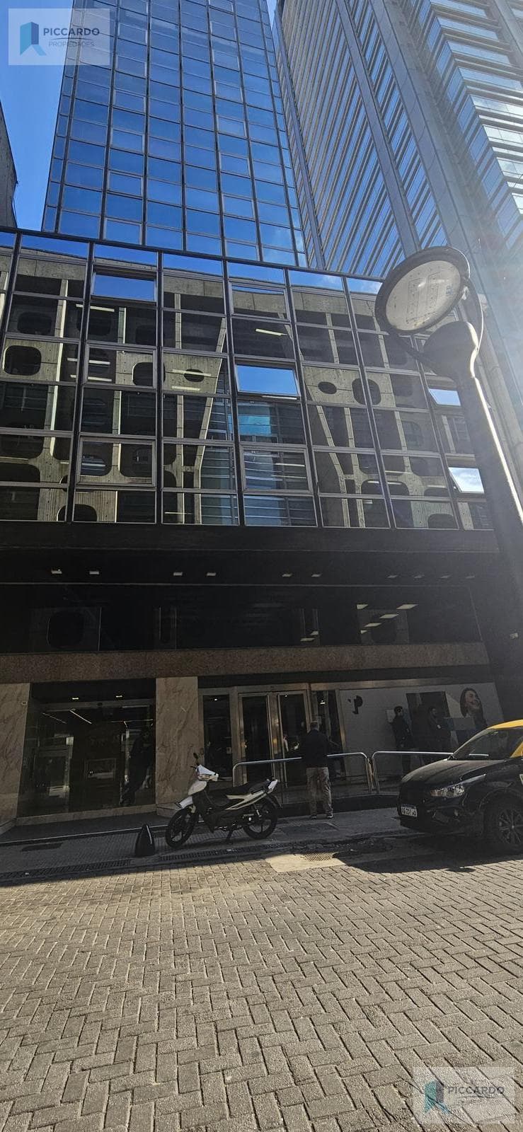 For Sale: Entire 10th-floor apartment at 100 Reconquista – 252 m² – Two separate wings, 3 parking spaces