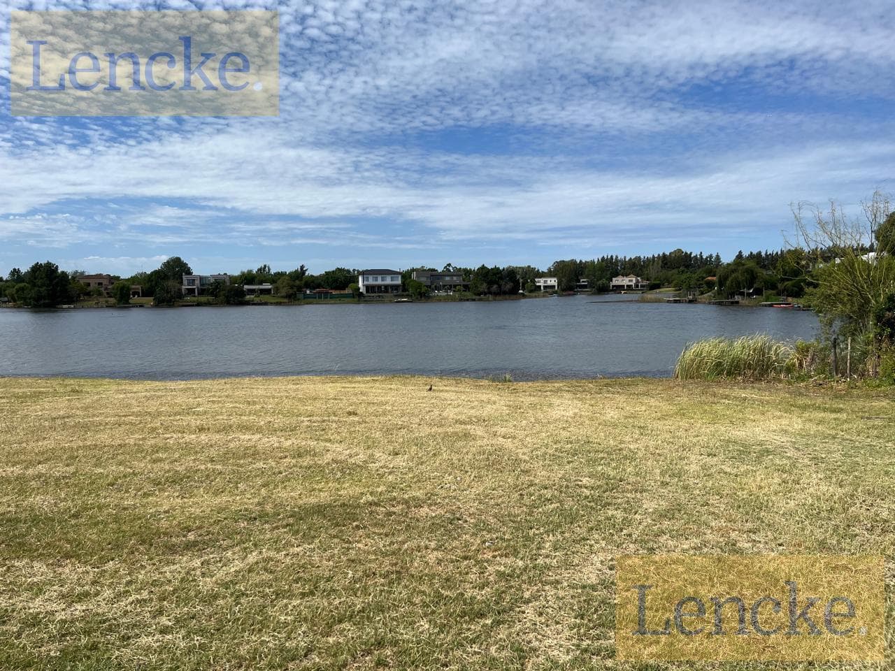 Excellent lot overlooking the lagoon with the best views, 1,687 m², direct financing available