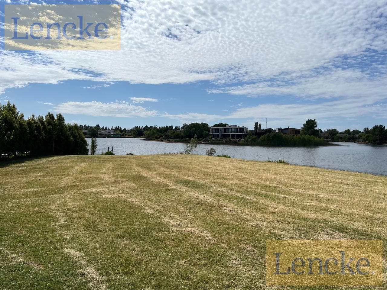 Excellent lot overlooking the lagoon with the best views, 1,687 m², direct financing available