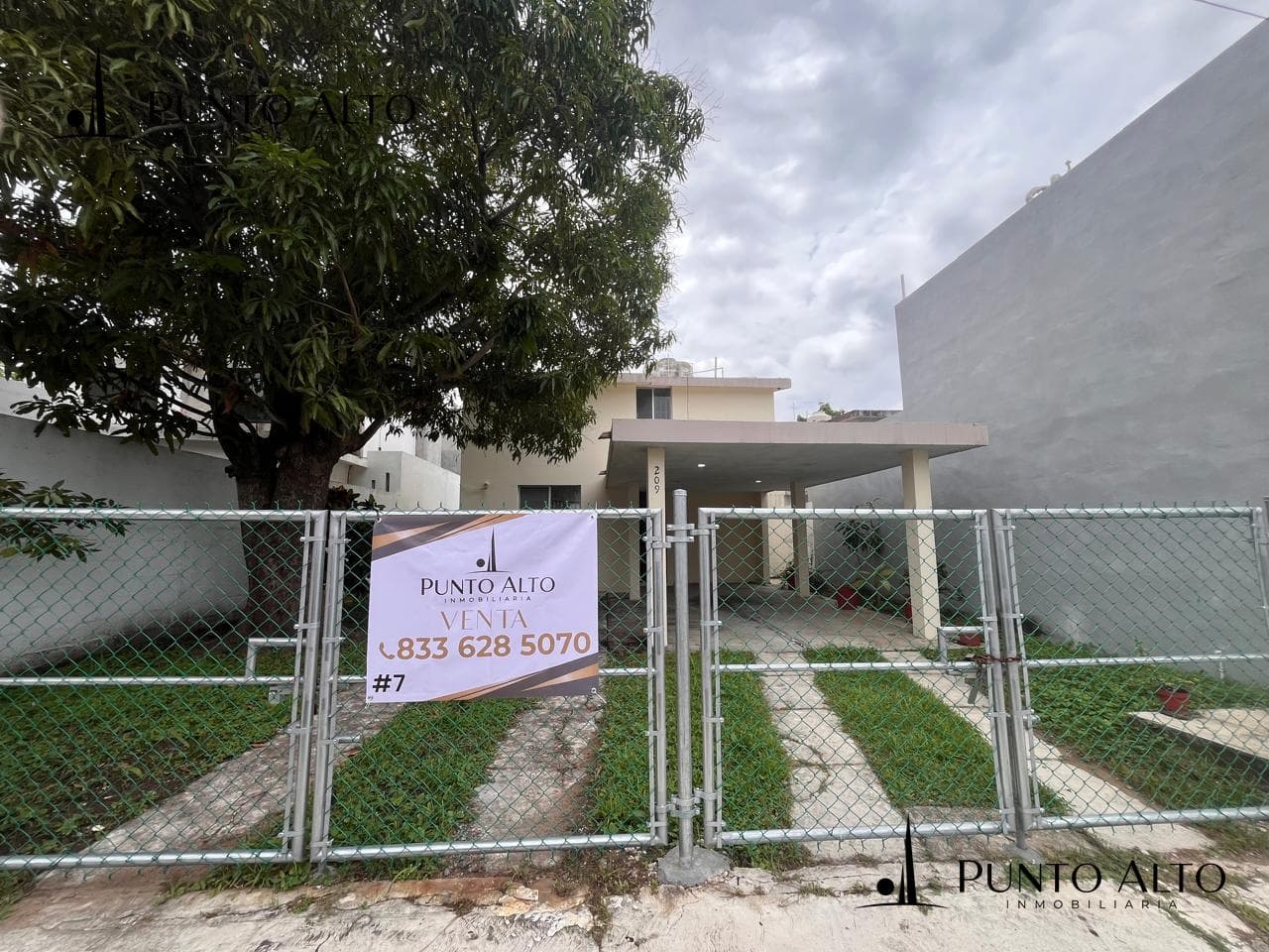 HOUSE FOR SALE IN LAS AMERICAS NEIGHBORHOOD, ONE BLOCK FROM UNIVERSIDAD AVENUE