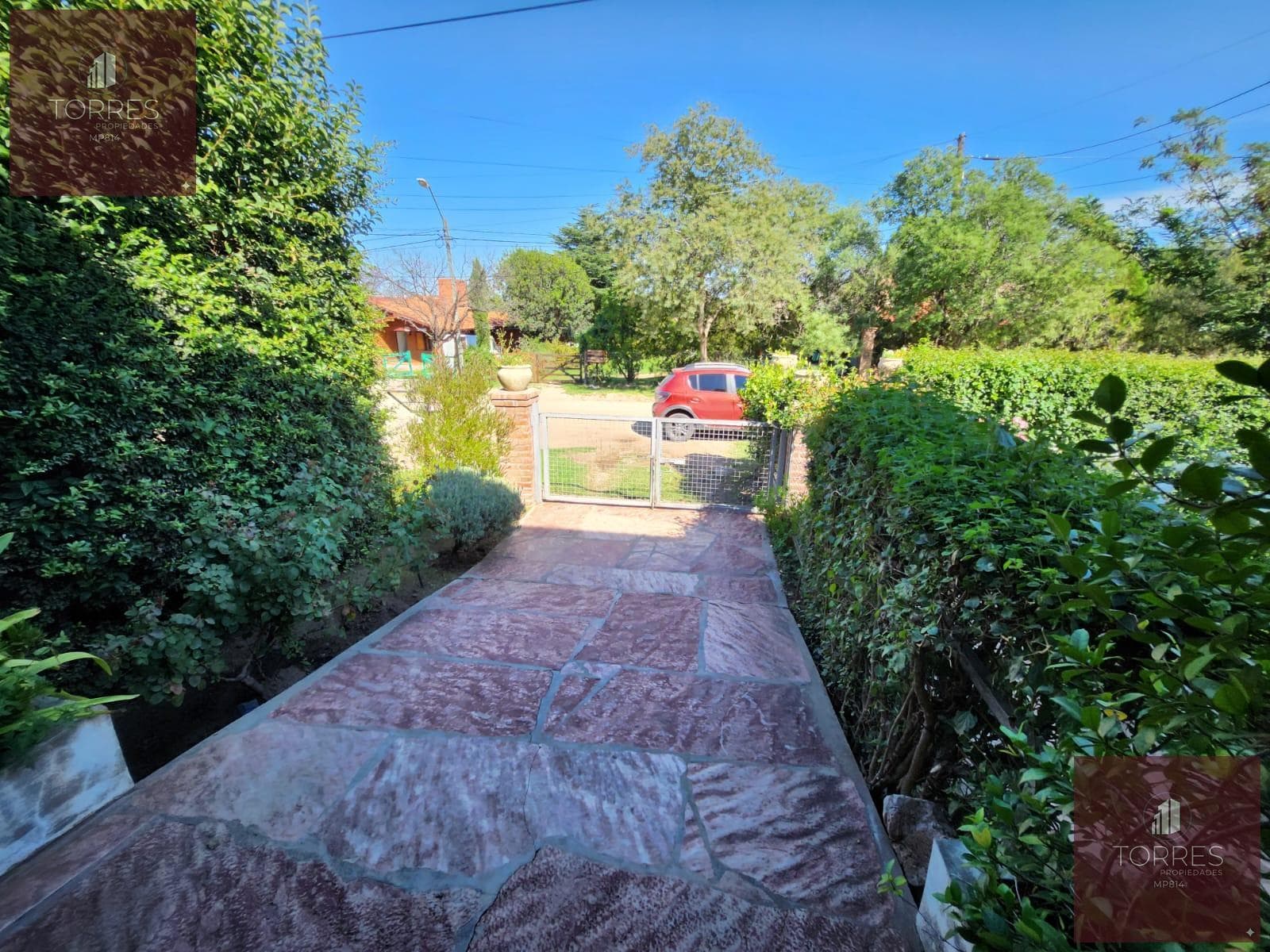 HOUSE FOR SALE IN MERLO, SAN LUIS. HEATED POOL, TERRACE, BARBECUE AREA