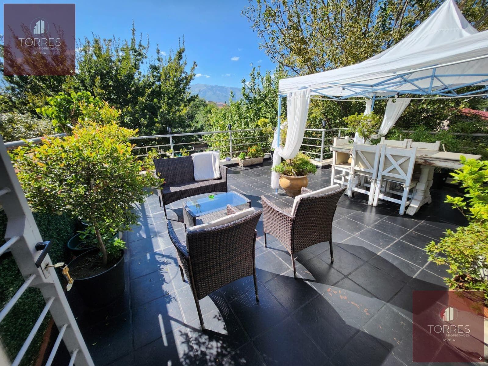 HOUSE FOR SALE IN MERLO, SAN LUIS. HEATED POOL, TERRACE, BARBECUE AREA