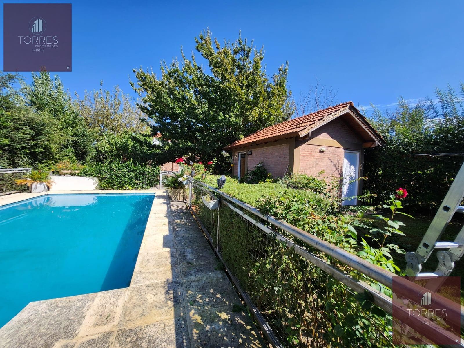 HOUSE FOR SALE IN MERLO, SAN LUIS. HEATED POOL, TERRACE, BARBECUE AREA