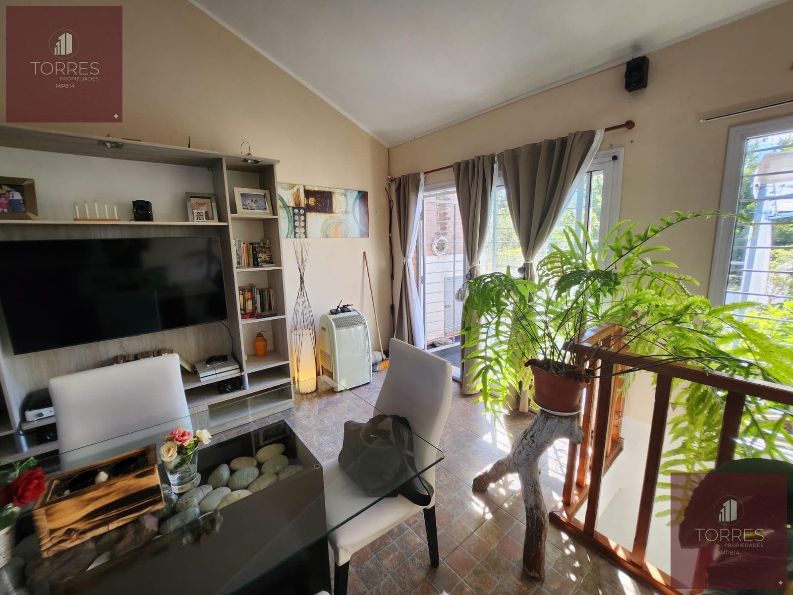 HOUSE FOR SALE IN MERLO, SAN LUIS. HEATED POOL, TERRACE, BARBECUE AREA