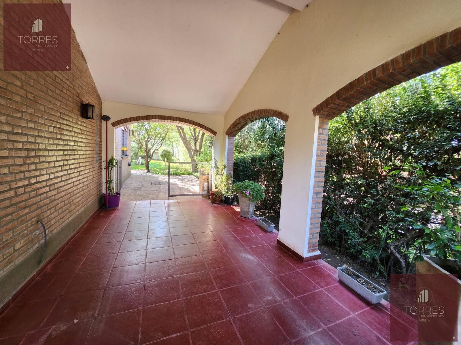 HOUSE FOR SALE IN MERLO, SAN LUIS. HEATED POOL, TERRACE, BARBECUE AREA