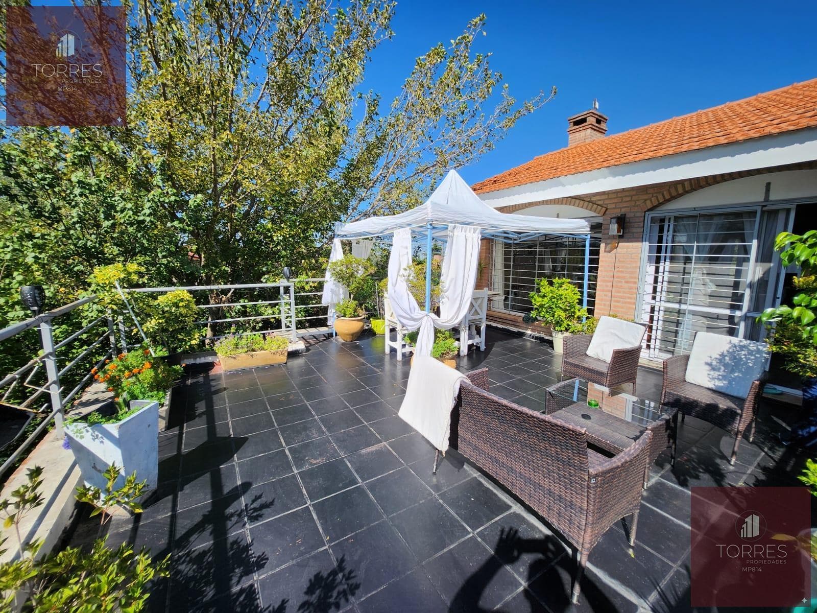 HOUSE FOR SALE IN MERLO, SAN LUIS. HEATED POOL, TERRACE, BARBECUE AREA