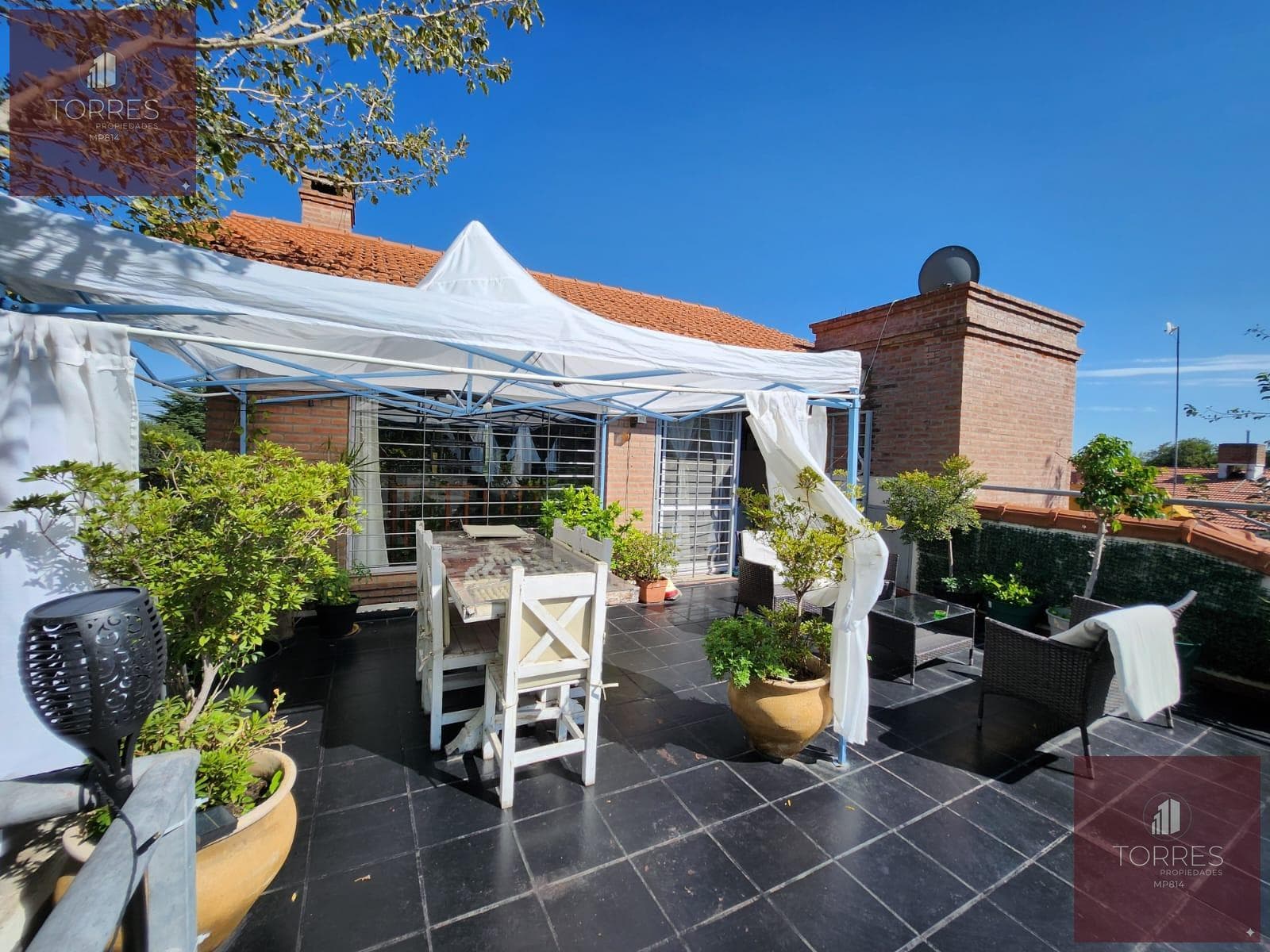 HOUSE FOR SALE IN MERLO, SAN LUIS. HEATED POOL, TERRACE, BARBECUE AREA
