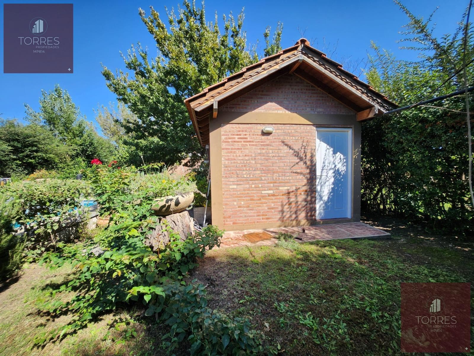 HOUSE FOR SALE IN MERLO, SAN LUIS. HEATED POOL, TERRACE, BARBECUE AREA
