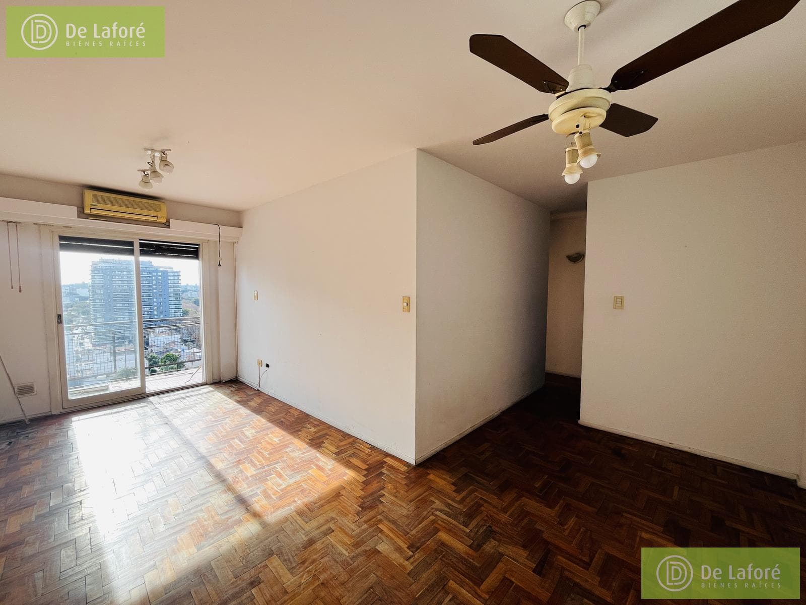VENTA - Dpto. 3 amb. en Vte. López sobre Av. Maipú, piso alto, vistas abiertas y a actualizar!