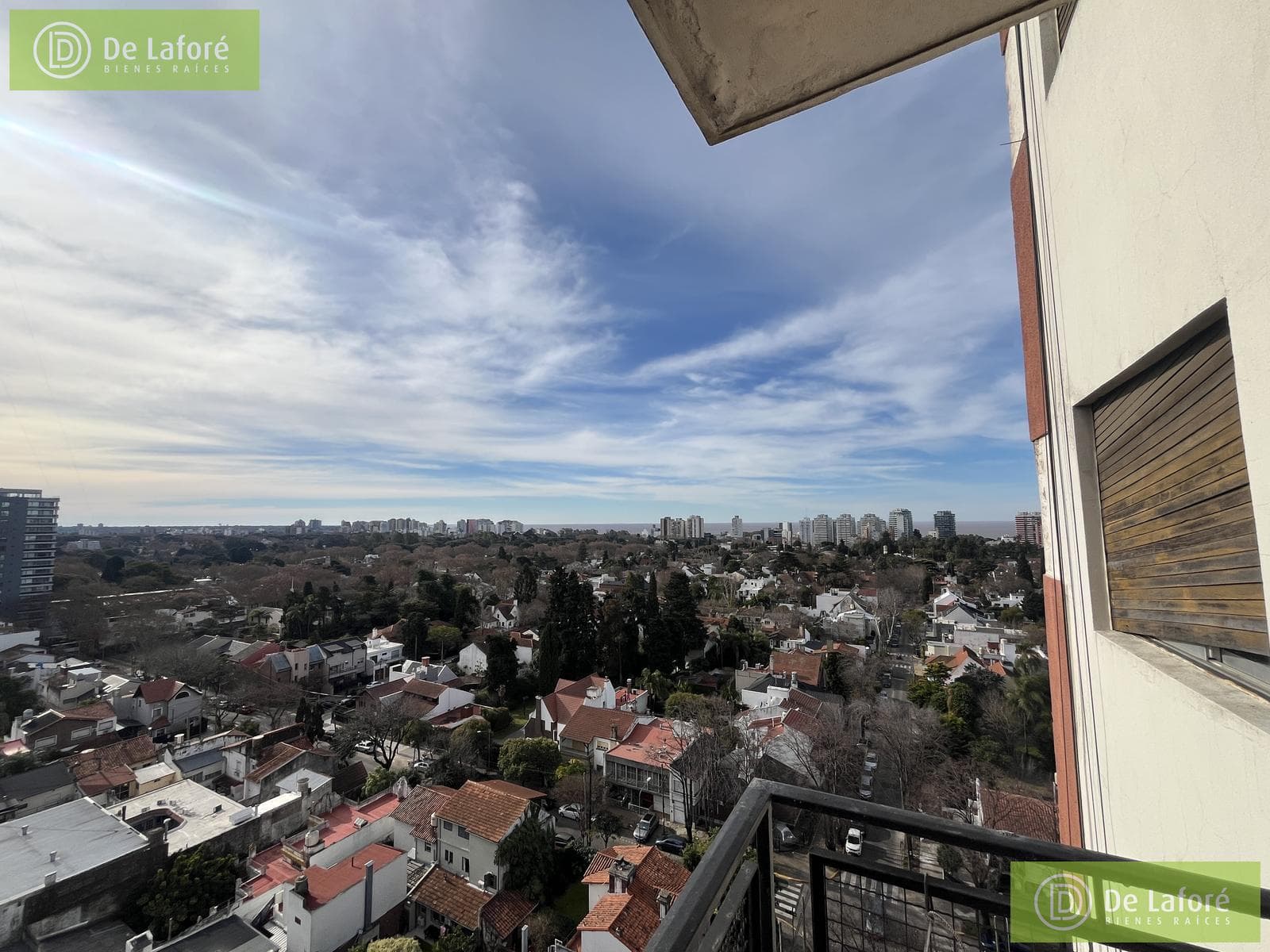 VENTA - Dpto. 3 amb. en Vte. López sobre Av. Maipú, piso alto, vistas abiertas y a actualizar!