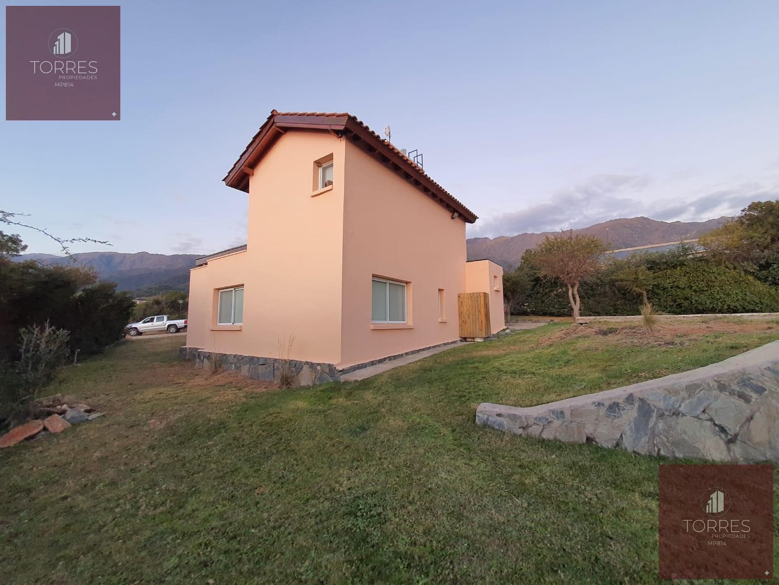 HOUSE FOR SALE IN THE LAS CASCADAS NEIGHBORHOOD. CARPINTERIA, SAN LUIS