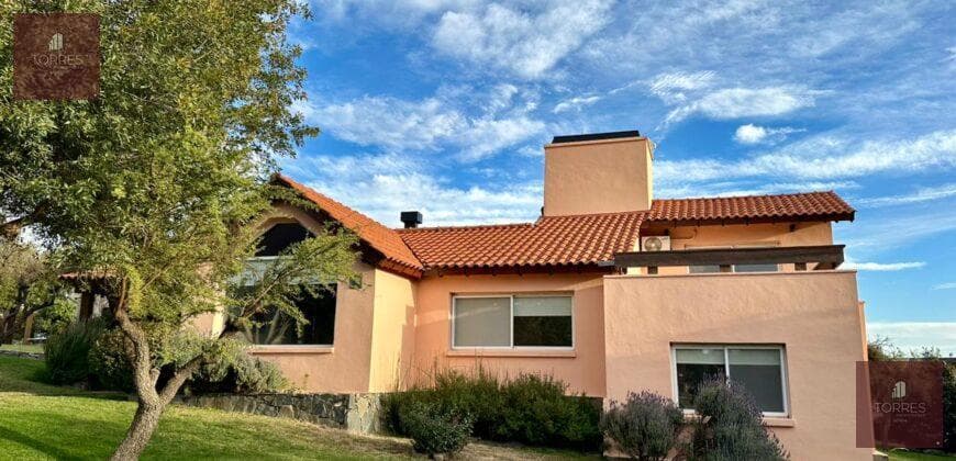 HOUSE FOR SALE IN THE LAS CASCADAS NEIGHBORHOOD. CARPINTERIA, SAN LUIS