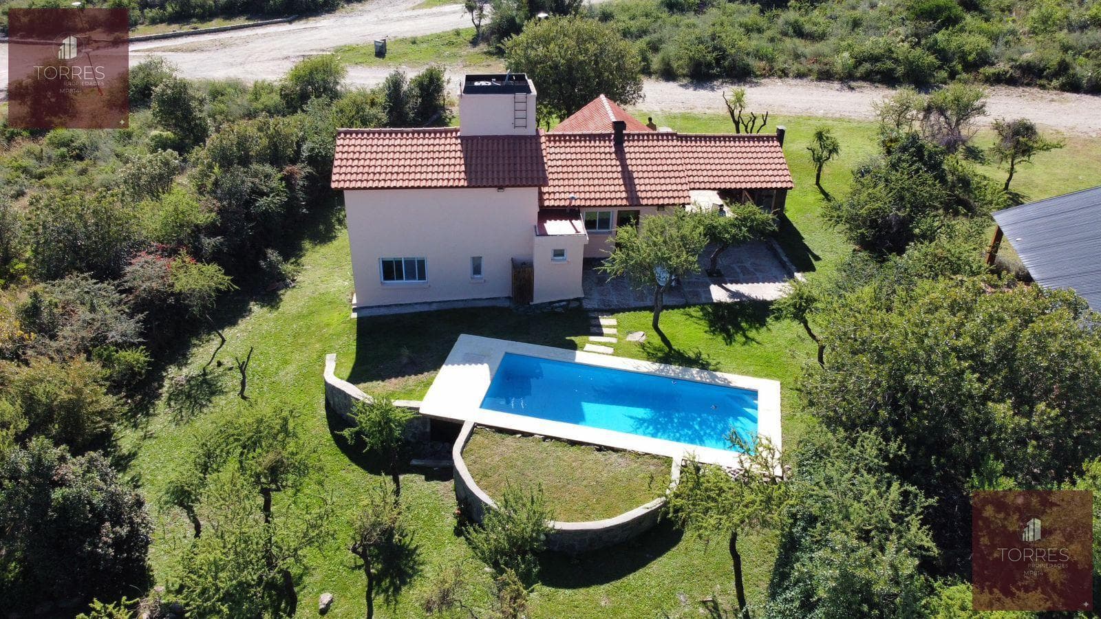 HOUSE FOR SALE IN THE LAS CASCADAS NEIGHBORHOOD. CARPINTERIA, SAN LUIS