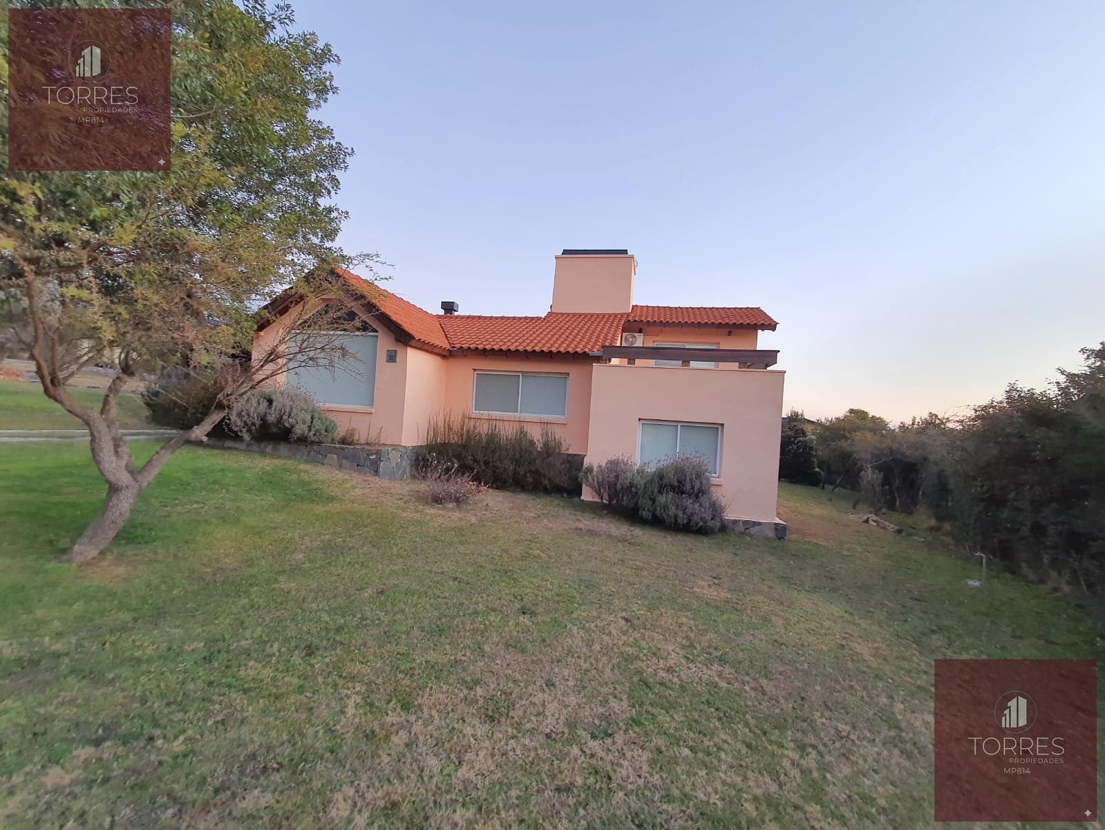 HOUSE FOR SALE IN THE LAS CASCADAS NEIGHBORHOOD. CARPINTERIA, SAN LUIS