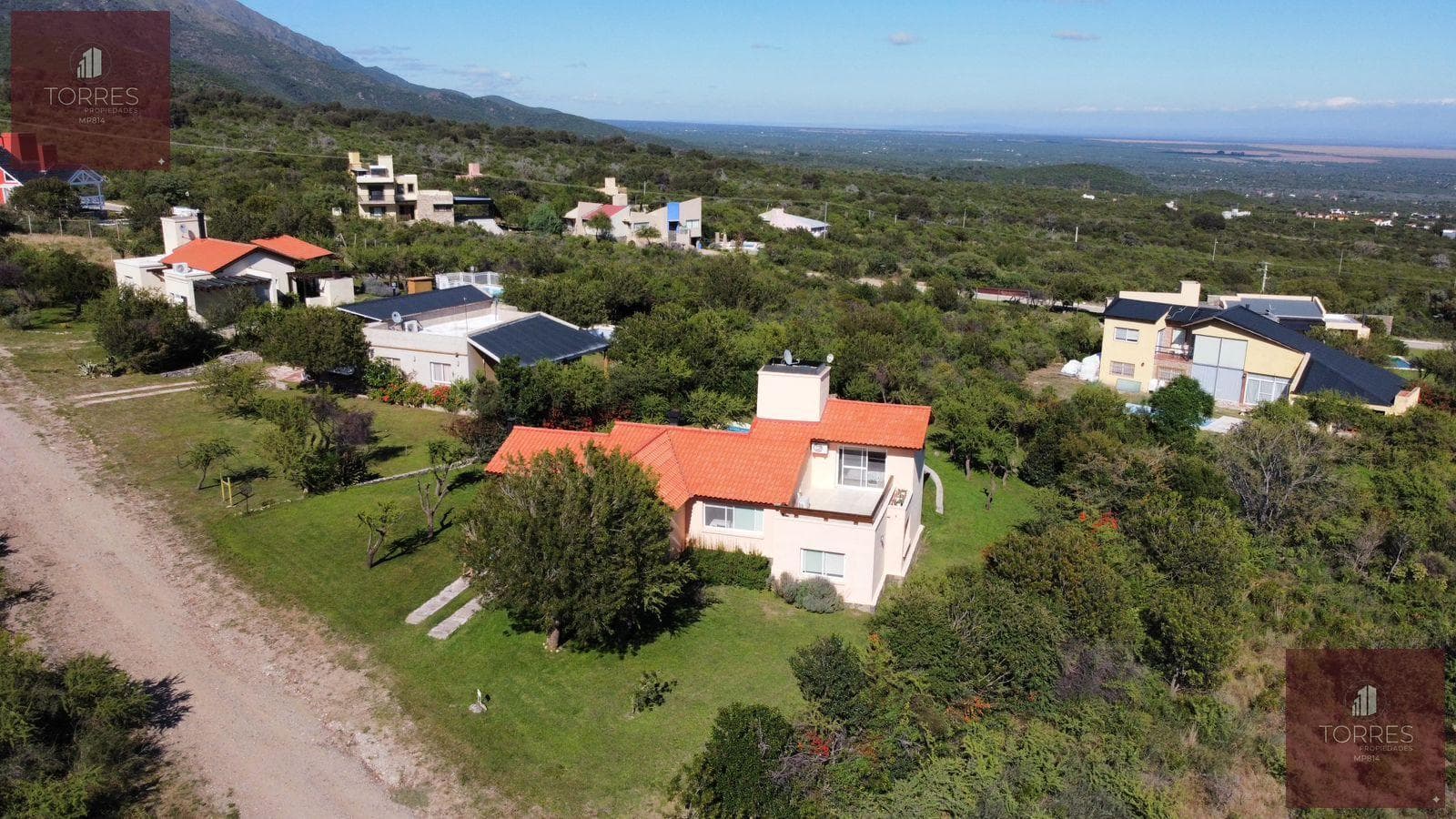 HOUSE FOR SALE IN THE LAS CASCADAS NEIGHBORHOOD. CARPINTERIA, SAN LUIS