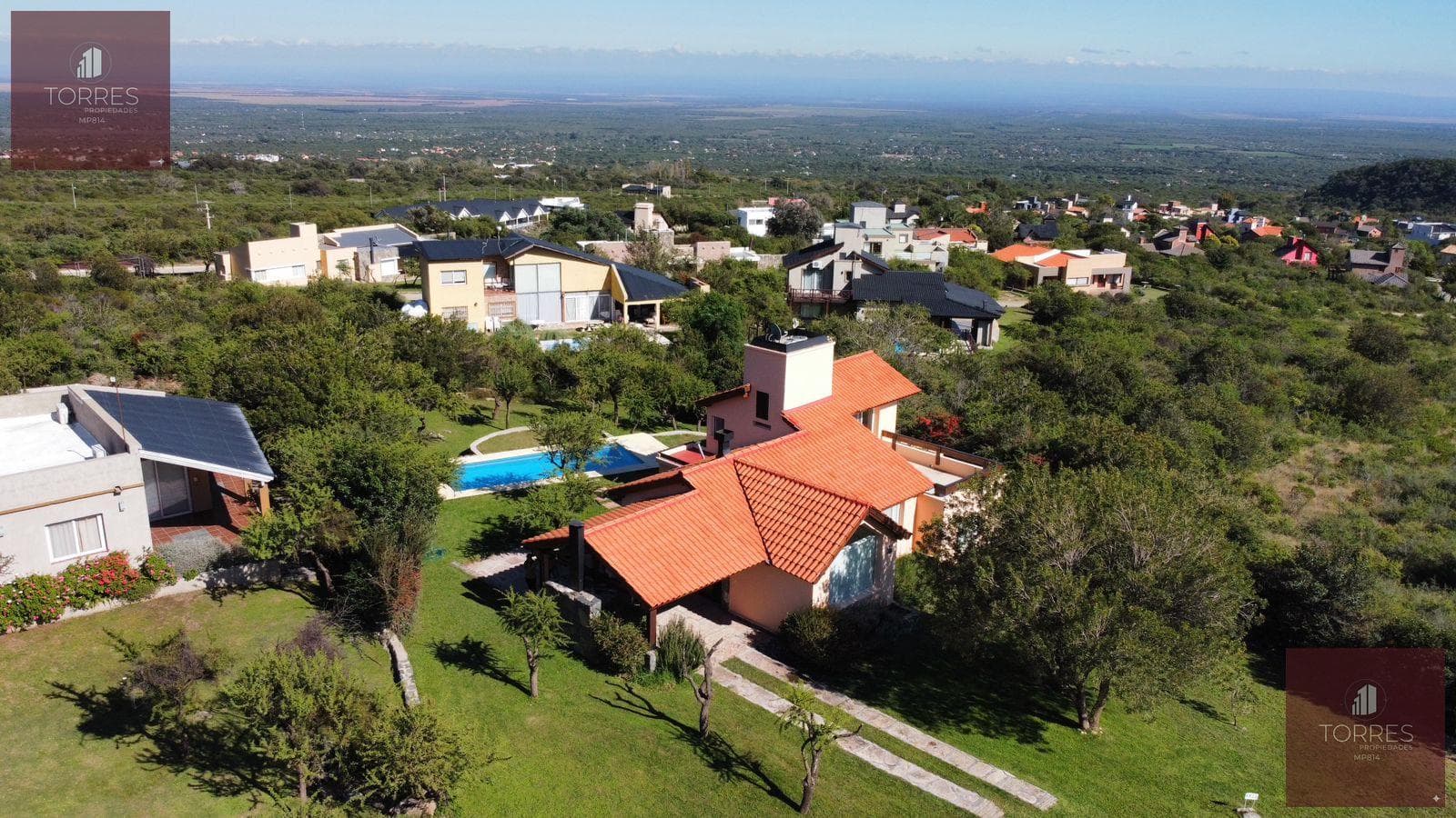 HOUSE FOR SALE IN THE LAS CASCADAS NEIGHBORHOOD. CARPINTERIA, SAN LUIS