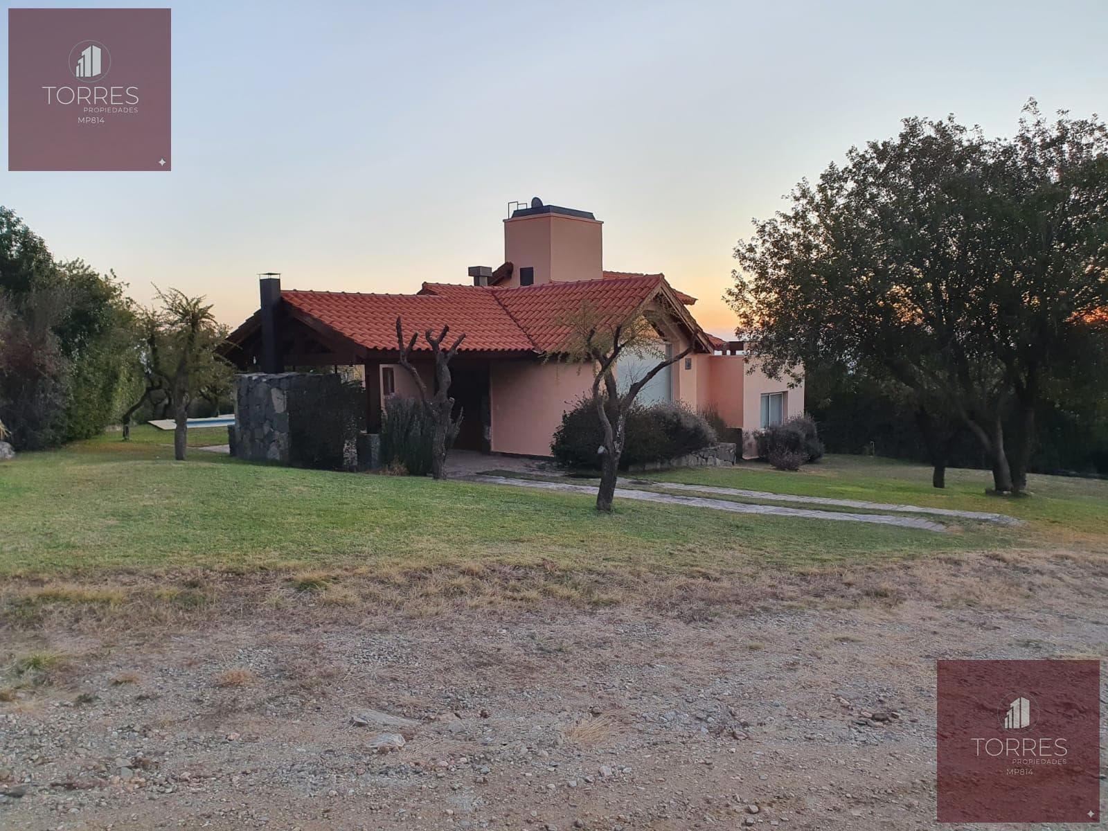 HOUSE FOR SALE IN THE LAS CASCADAS NEIGHBORHOOD. CARPINTERIA, SAN LUIS