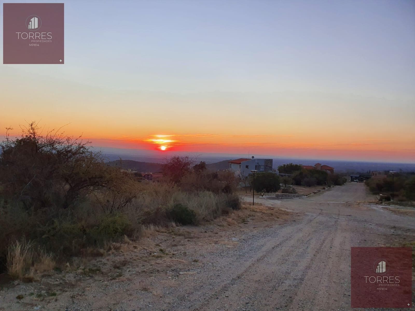 HOUSE FOR SALE IN THE LAS CASCADAS NEIGHBORHOOD. CARPINTERIA, SAN LUIS