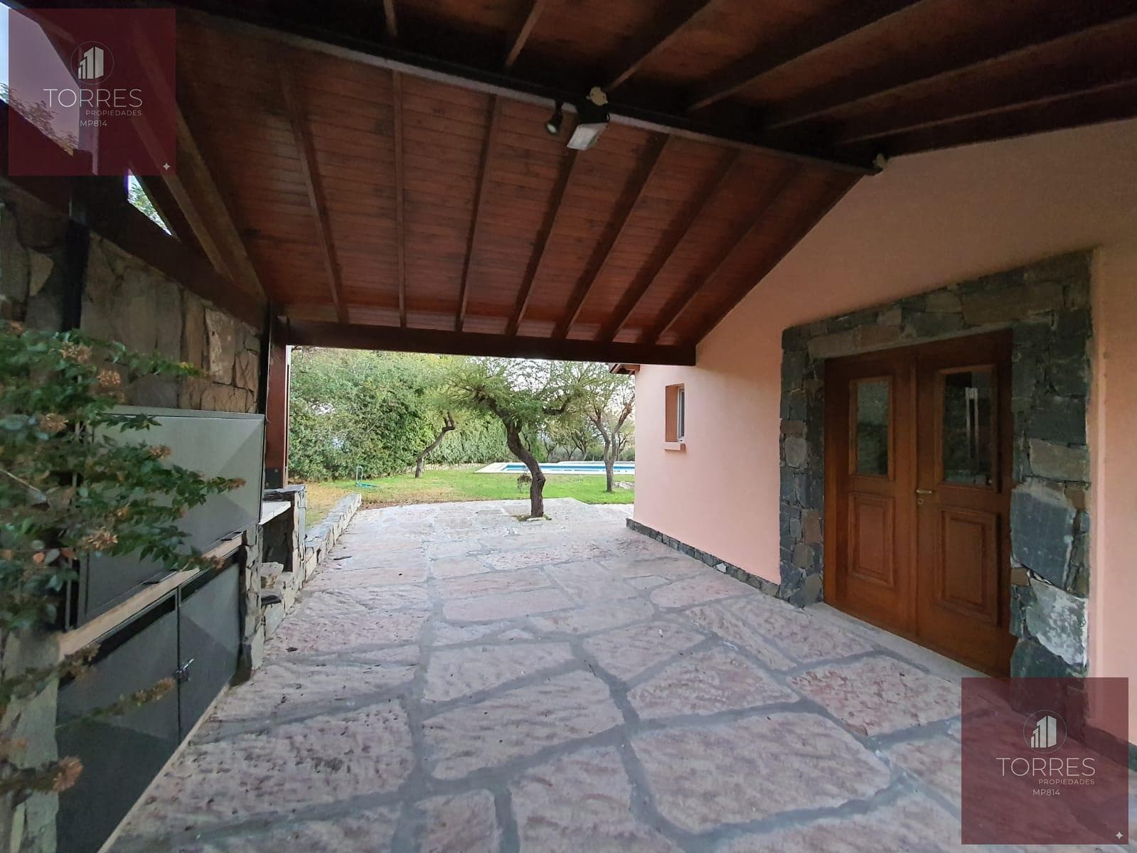 HOUSE FOR SALE IN THE LAS CASCADAS NEIGHBORHOOD. CARPINTERIA, SAN LUIS