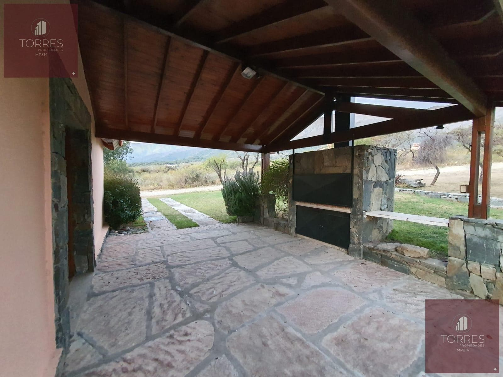 HOUSE FOR SALE IN THE LAS CASCADAS NEIGHBORHOOD. CARPINTERIA, SAN LUIS