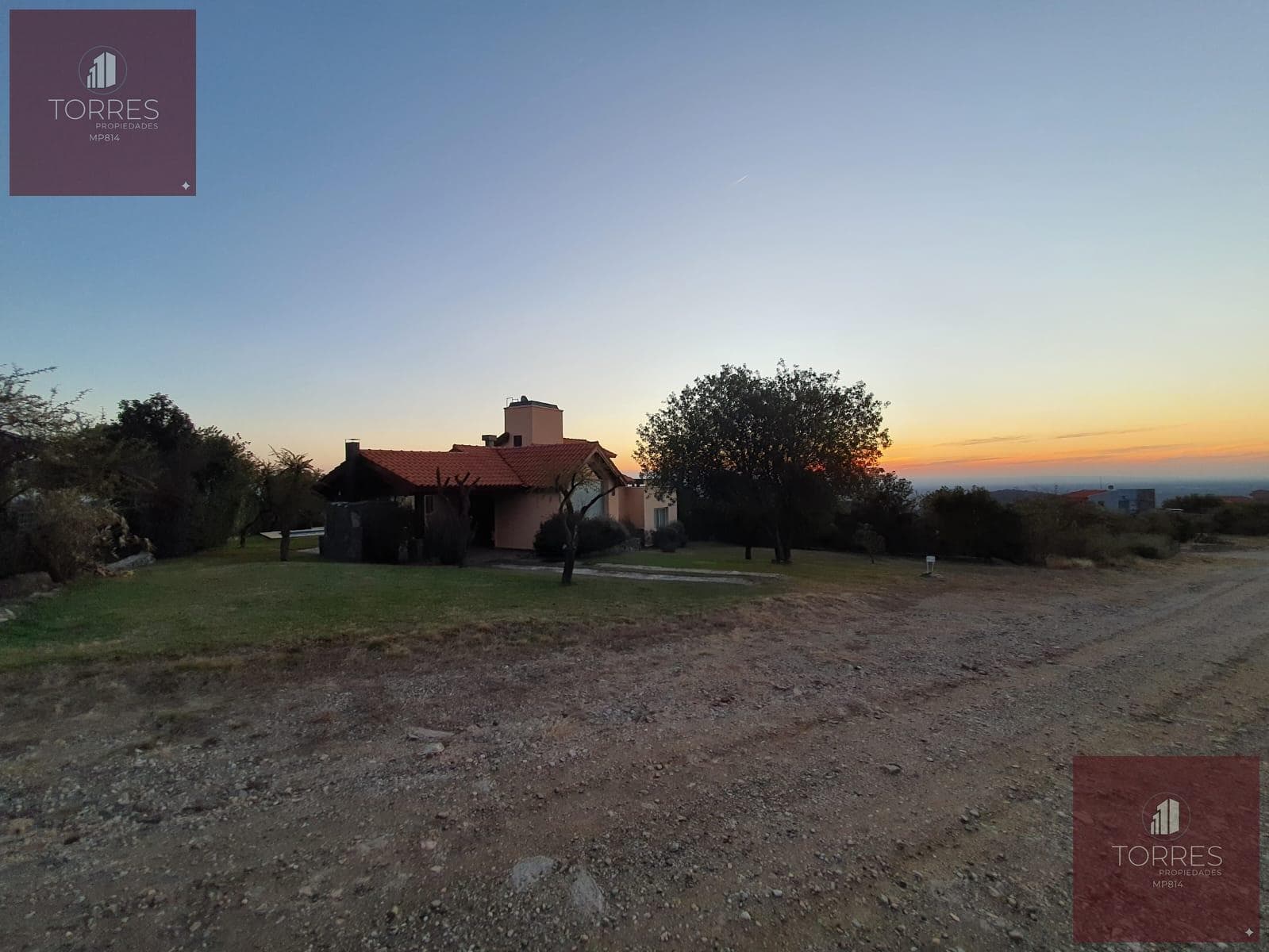 HOUSE FOR SALE IN THE LAS CASCADAS NEIGHBORHOOD. CARPINTERIA, SAN LUIS