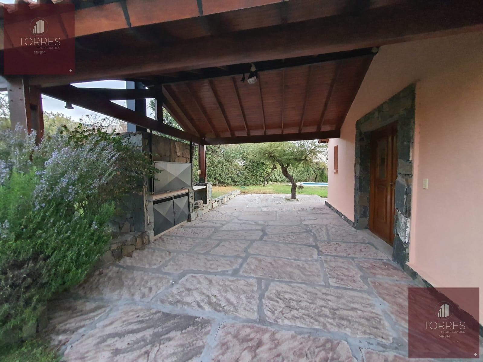 HOUSE FOR SALE IN THE LAS CASCADAS NEIGHBORHOOD. CARPINTERIA, SAN LUIS
