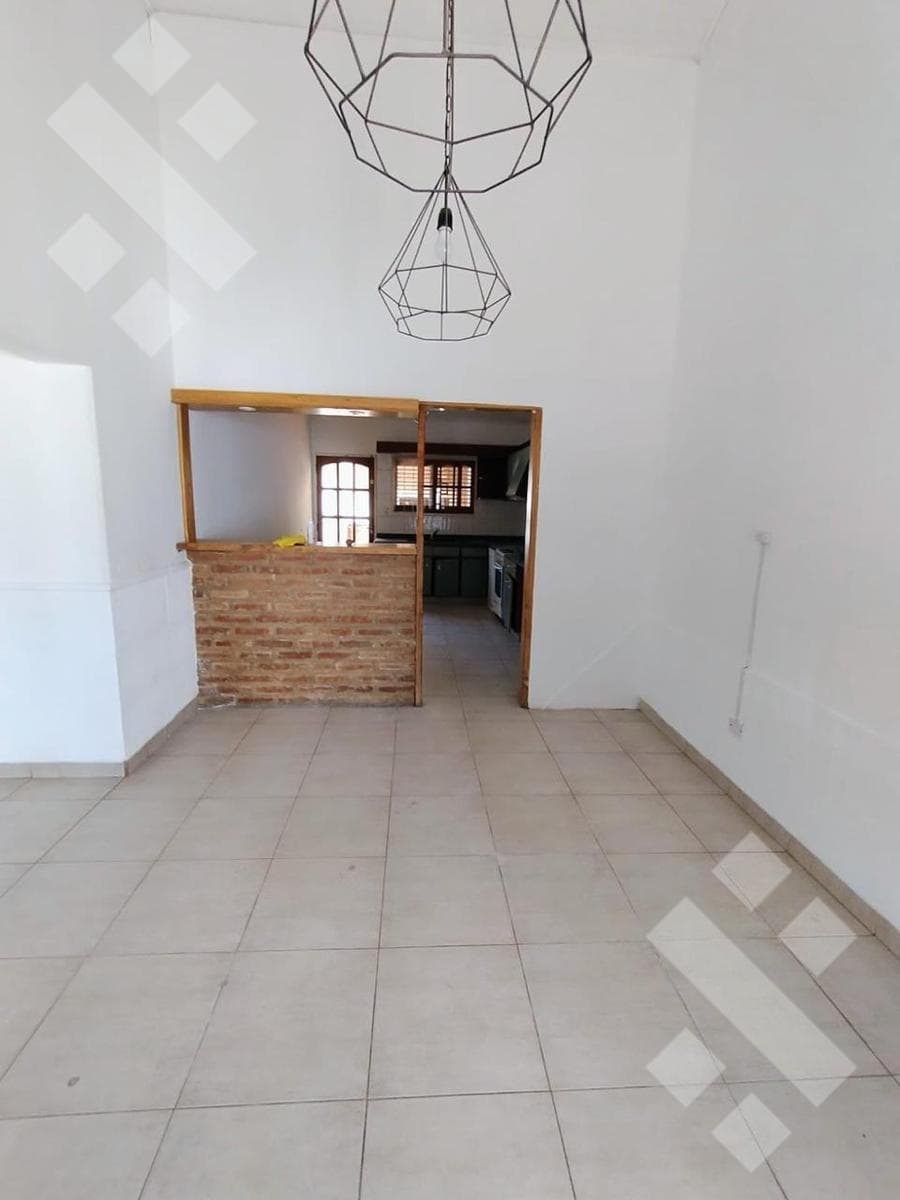 3-Bedroom House for Sale on the Ground Floor - Cumelen Neighborhood, Neuquén