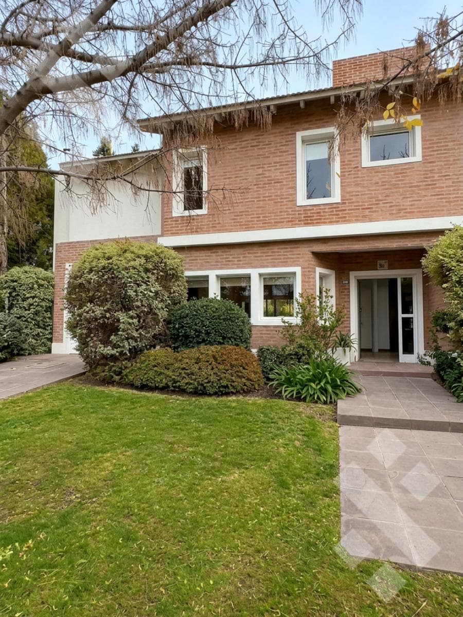 For Sale: 3-Bedroom House - Rincón Country Club, Neuquén