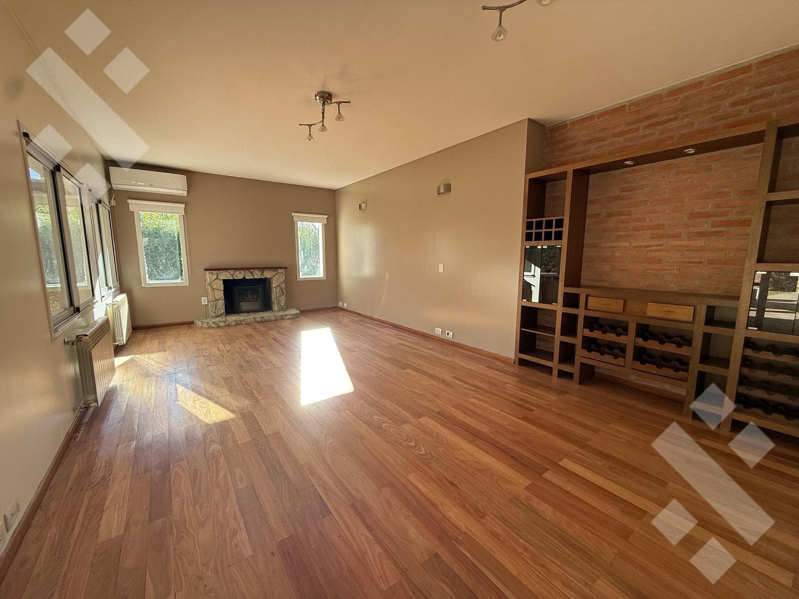 For Sale: 3-Bedroom House - Rincón Country Club, Neuquén