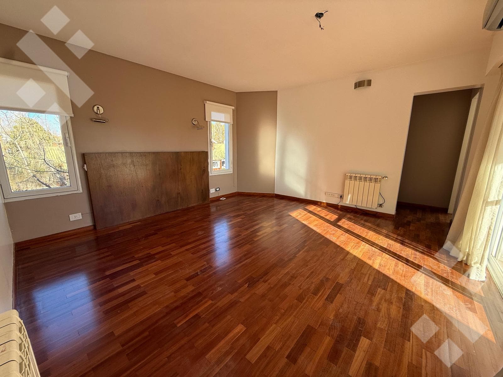 For Sale: 3-Bedroom House - Rincón Country Club, Neuquén