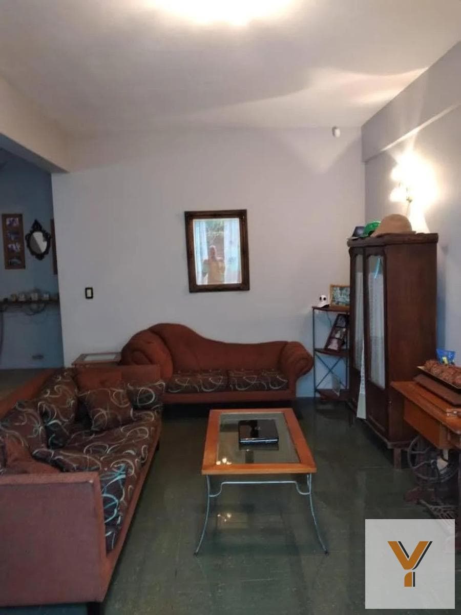 House for Rent - 2 Bedrooms, 2 Bathrooms - 200 meters - Lomas de Zamora (District)