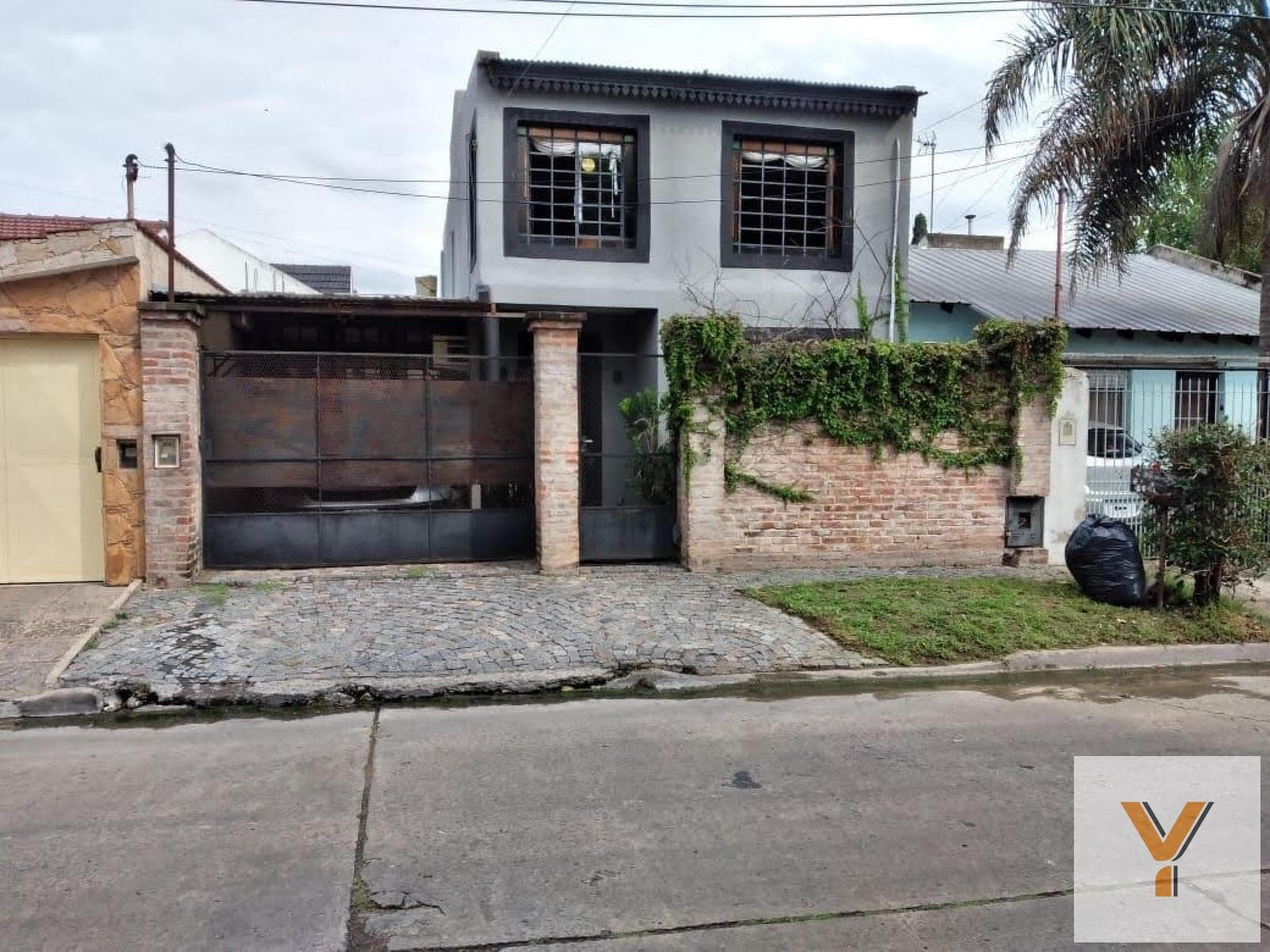 House for Rent - 2 Bedrooms, 2 Bathrooms - 200 meters - Lomas de Zamora (District)