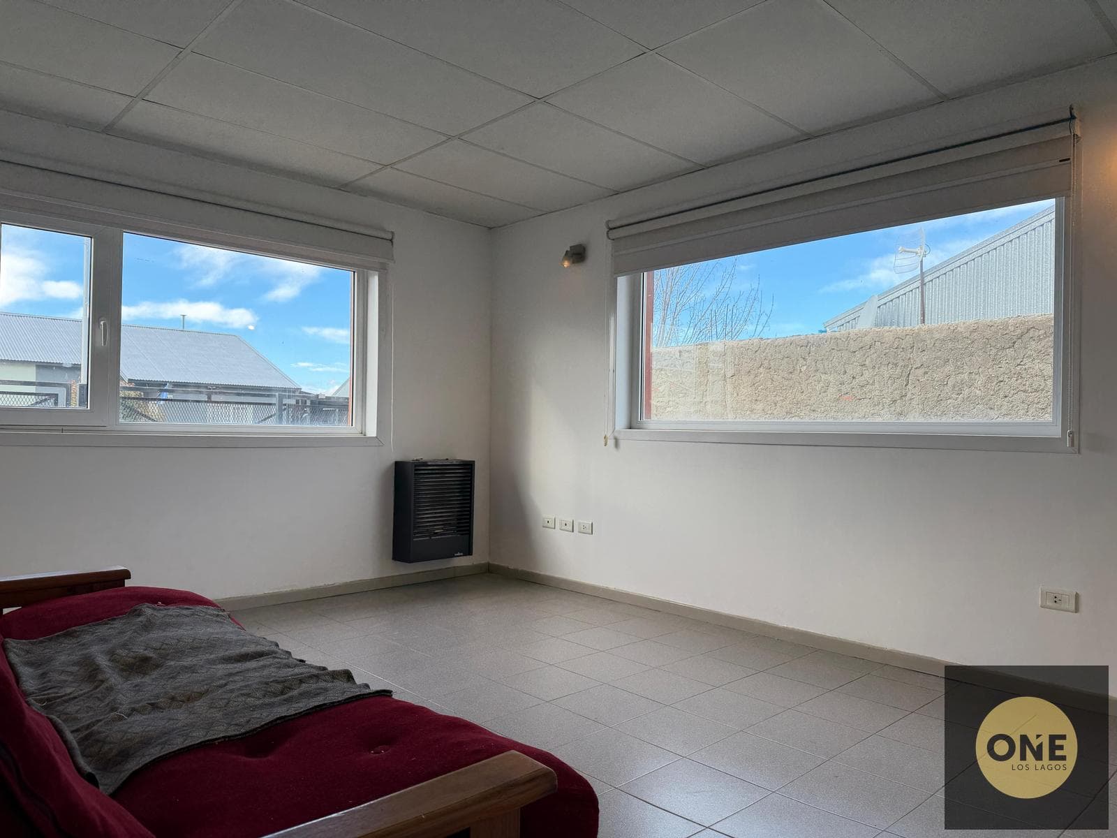 HOUSE FOR SALE: 3 ROOMS WITH A YARD