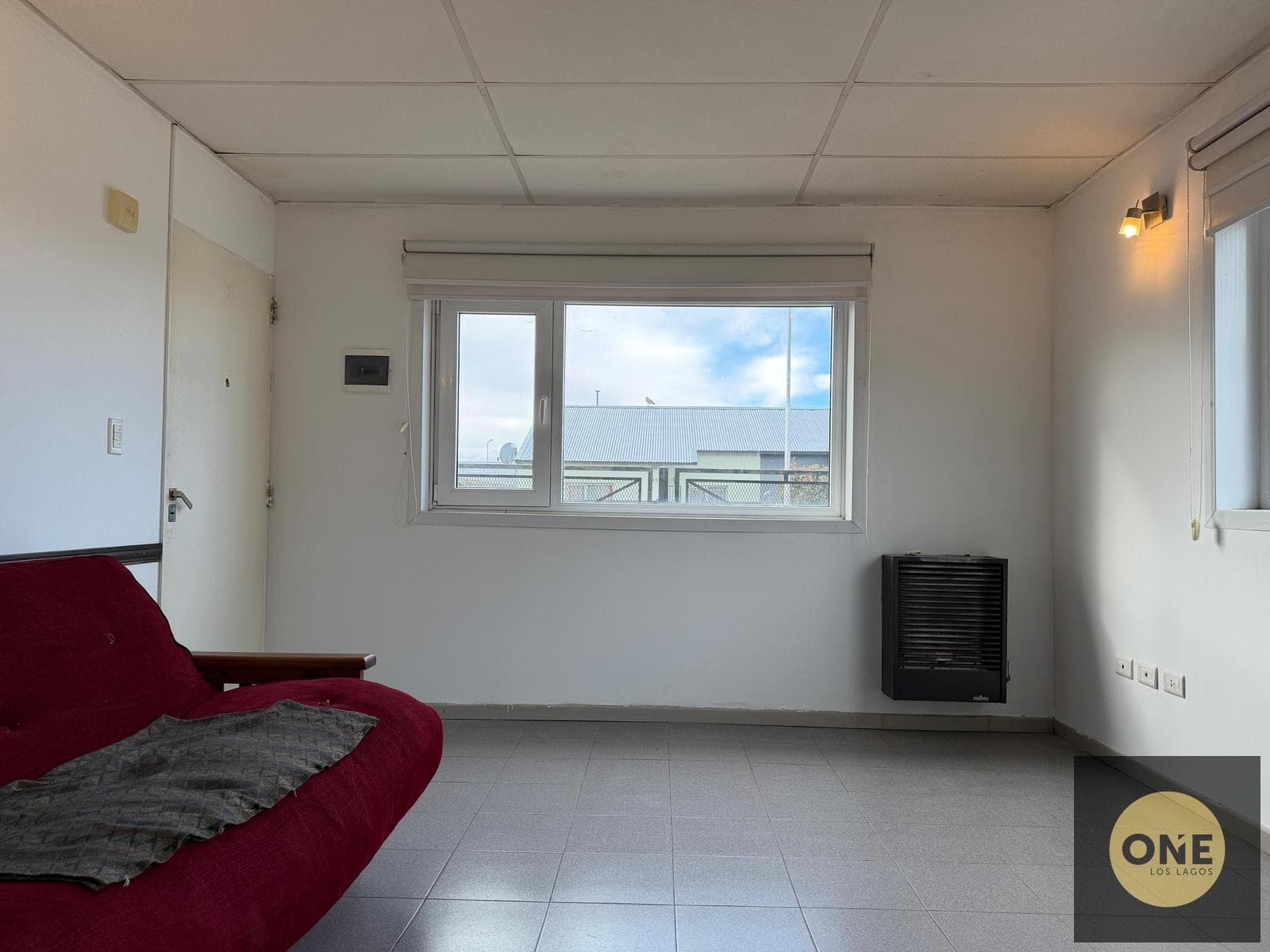 HOUSE FOR SALE: 3 ROOMS WITH A YARD