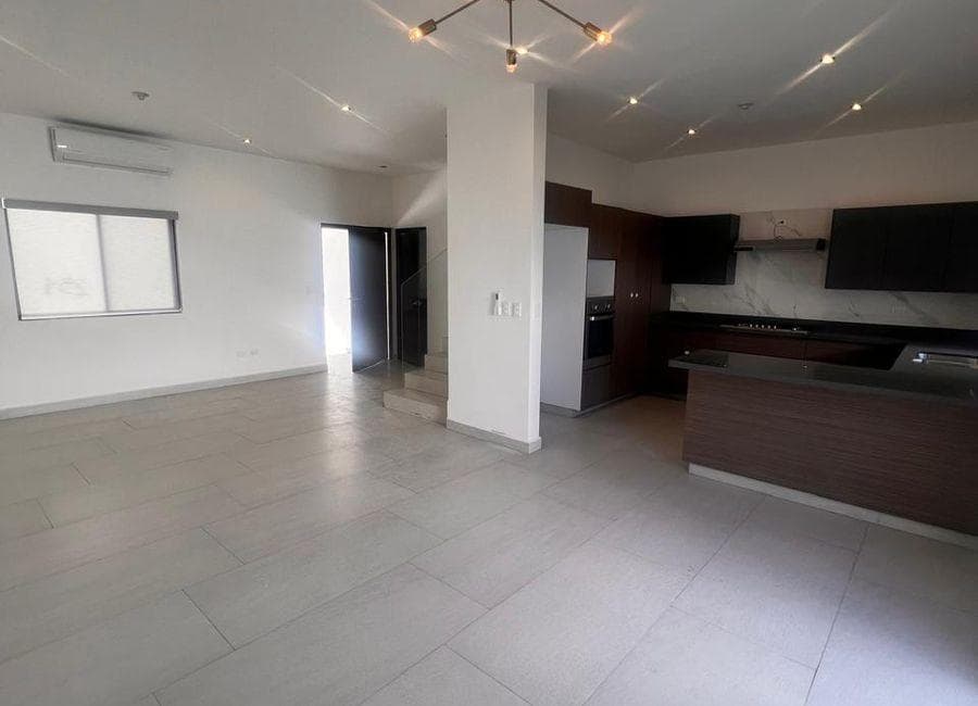 House for Rent in a Subdivision in Condado de Asturias