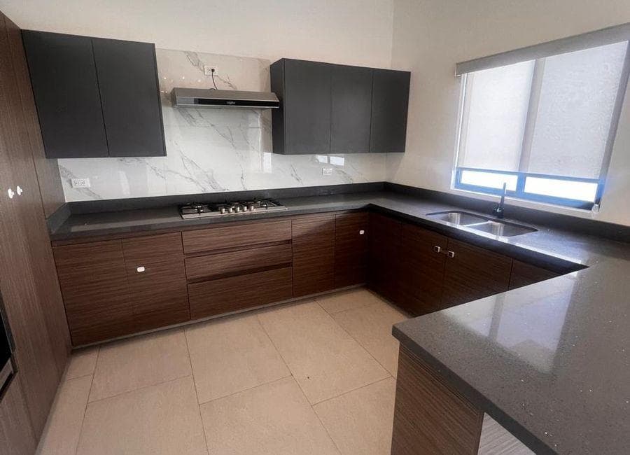 House for Rent in a Subdivision in Condado de Asturias