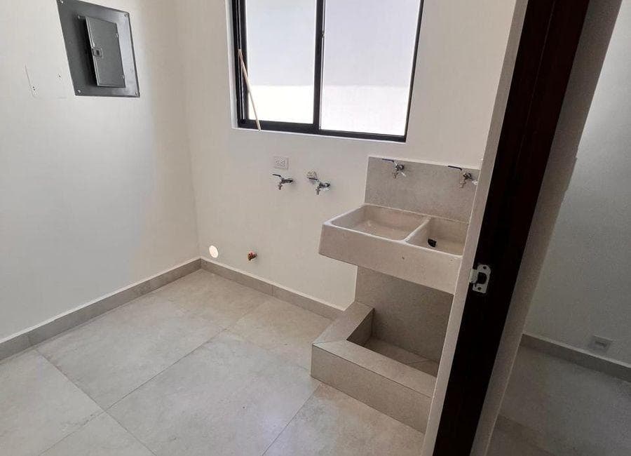 House for Rent in a Subdivision in Condado de Asturias