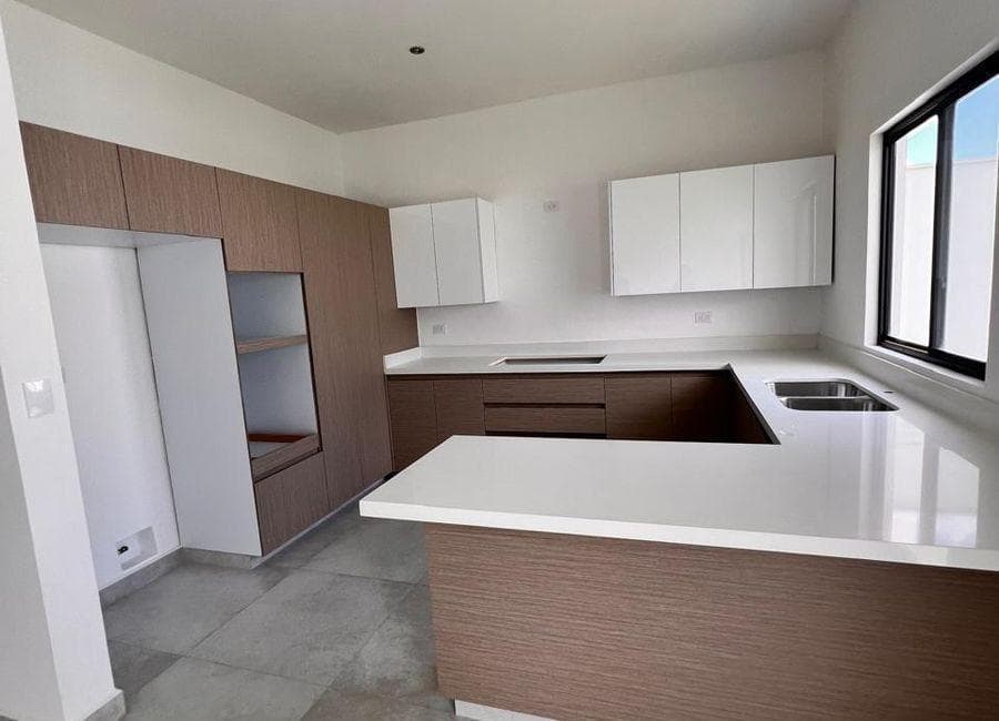 House for Rent in a Subdivision in Condado de Asturias