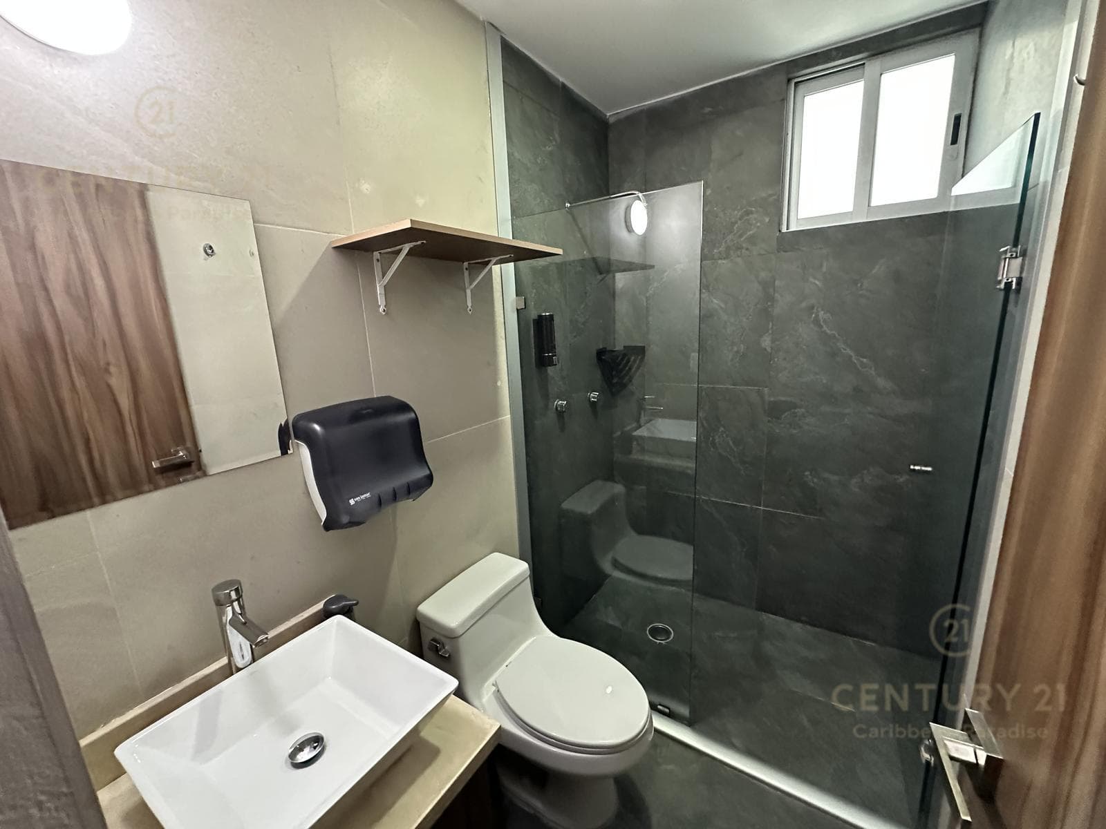 Medical Offices for Rent at 40 Norte | Building with Elevator (Standard Office) Playa del Carmen P463