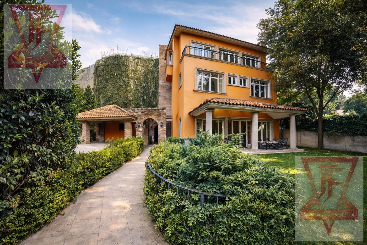 House for Sale in Bosques de las Lomas, Mexico City · Spacious Rooms and Signature Architecture!