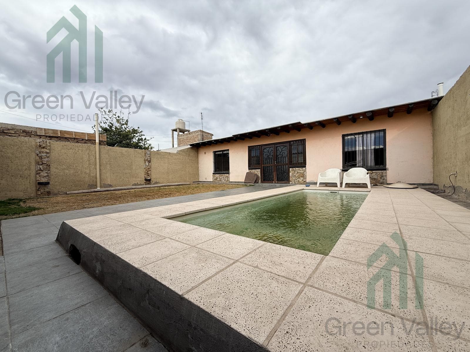 House in Luzuriaga